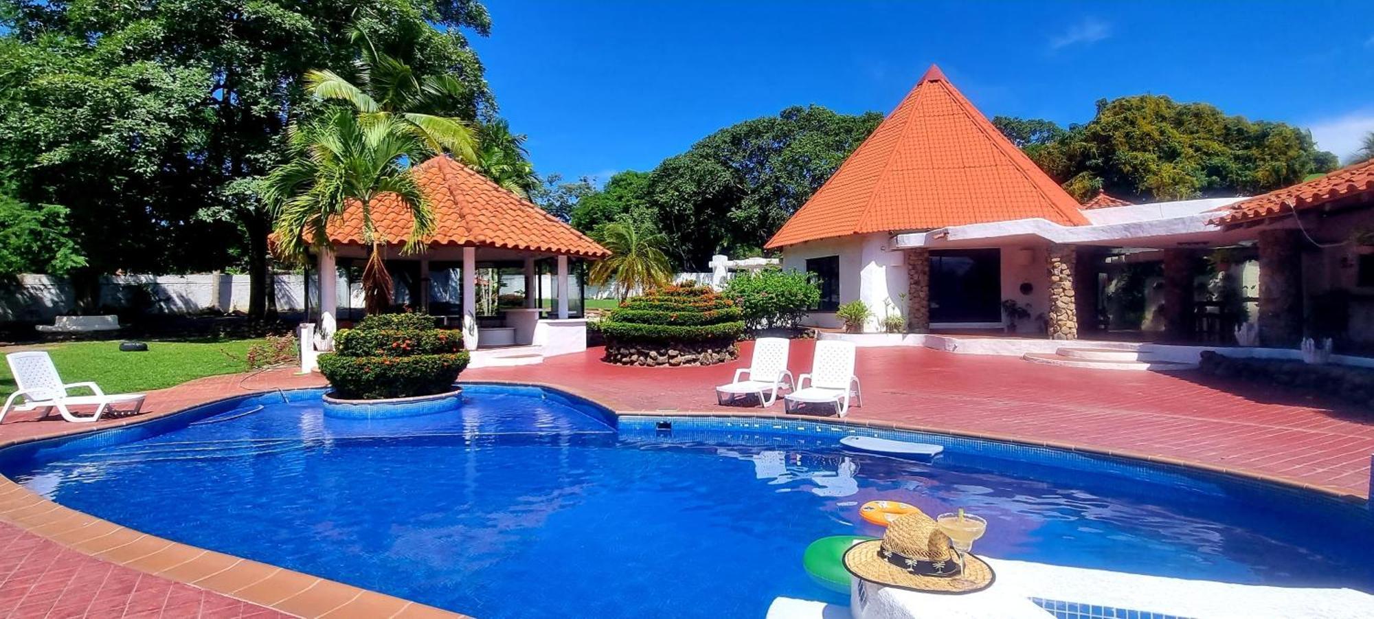 Mia Nueva Gorgona Hotel Exterior foto
